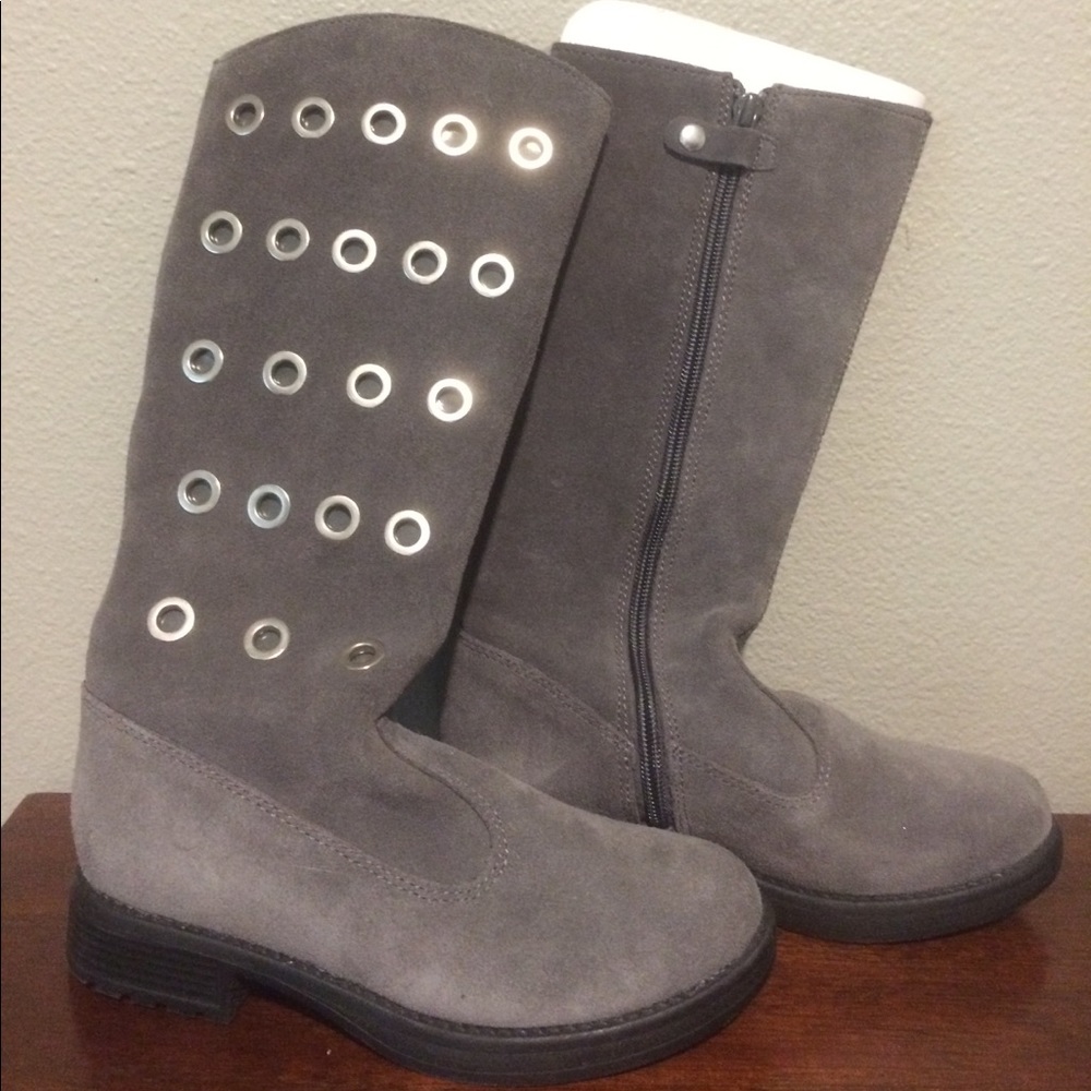 Luxurious suede boots - NEW